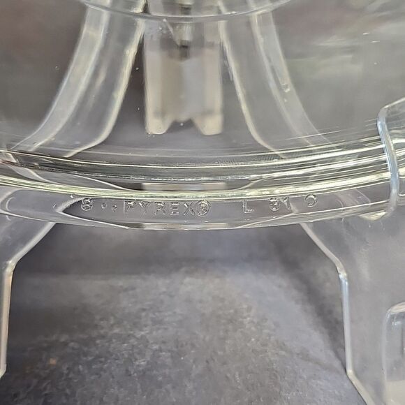 Pyrex L-31-C Oval Lid, Corning White Flora, Fits 1.25 Quart Casserole - Picture 9 of 10